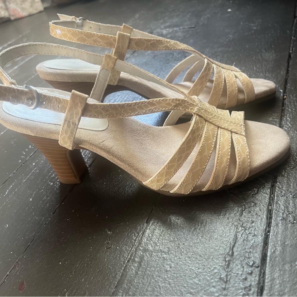 AEROSOLES Beige Strappy Mid-Heel Sandals - Picture 4 of 8